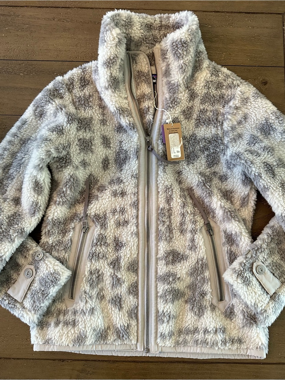 Cozy Plush Zip-Up Fleece Jacket in Cream and Light Gray